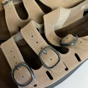 clarks sunbeat sandals mushroom